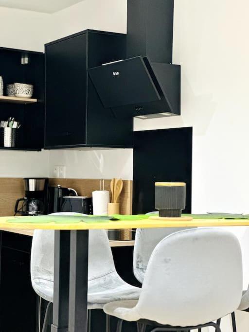Jungle Appartement Avec Terrasse Laon Eksteriør billede