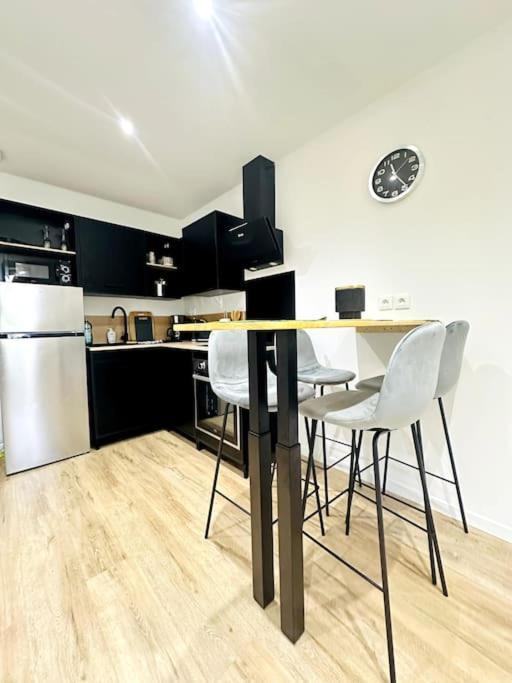 Jungle Appartement Avec Terrasse Laon Eksteriør billede