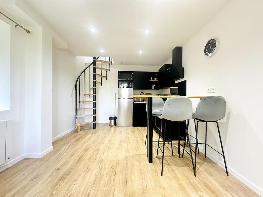 Jungle Appartement Avec Terrasse Laon Eksteriør billede